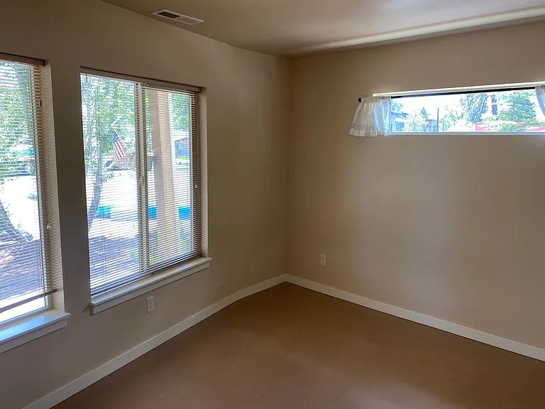 844 NW Newport Ave — Photo 10
