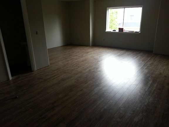 Living Room - Laminate 