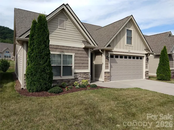 205 Windstone Dr, Fletcher, NC 28732