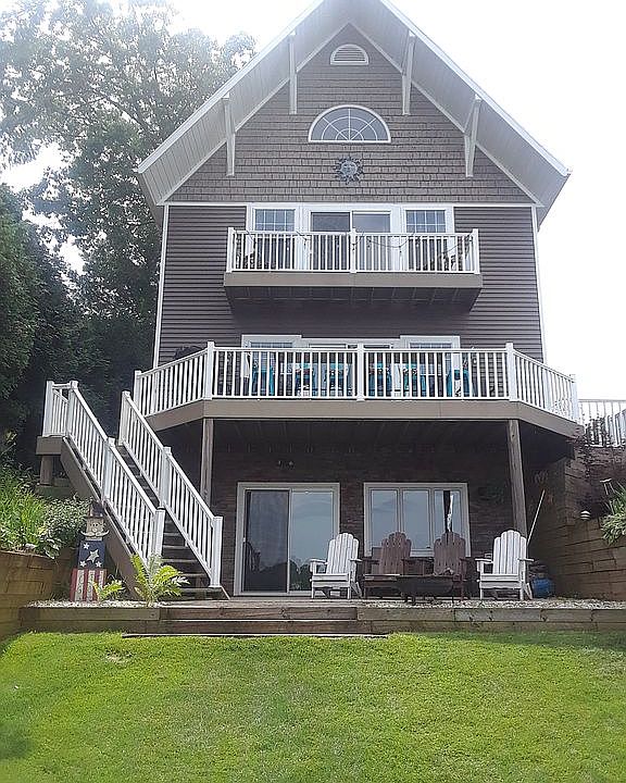 1st image of 456 W Crooked Lake Dr