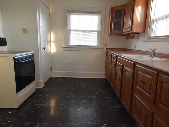 5th image of 2217 Vine St