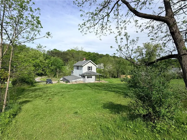 33 Hubbard Rd, Burgettstown, PA 15021
