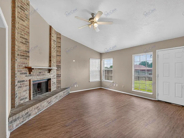 521 Weaver St — Photo 3