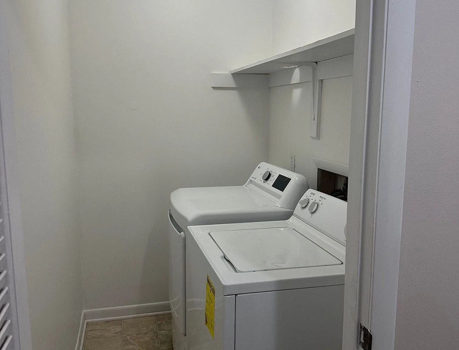 2 bed, 1.5 bath, 1044 sqft, $1,600 — Photo 4