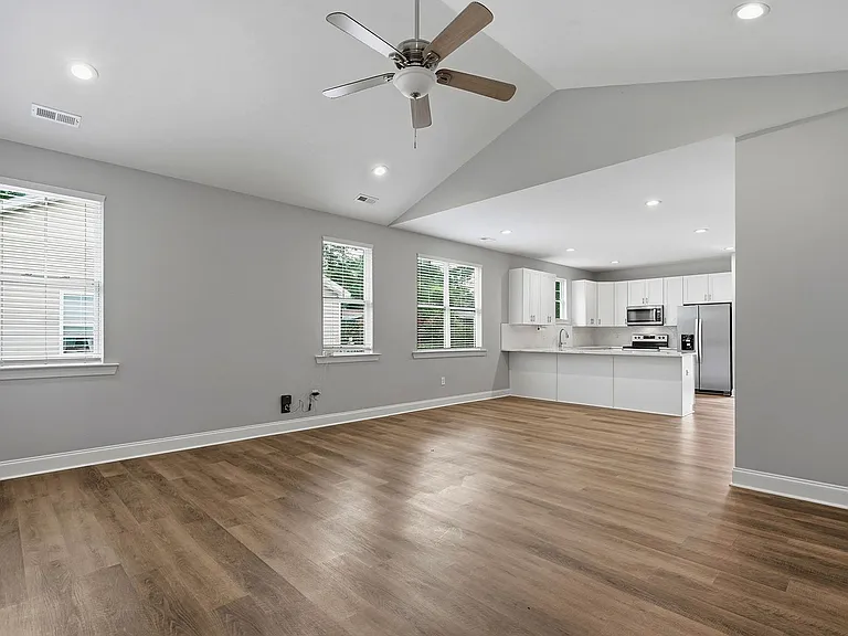 573 Circle Dr — Photo 12