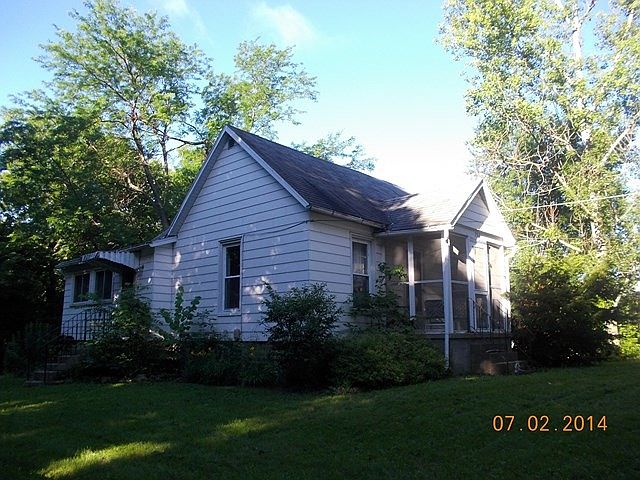2nd image of 252 W Graham St