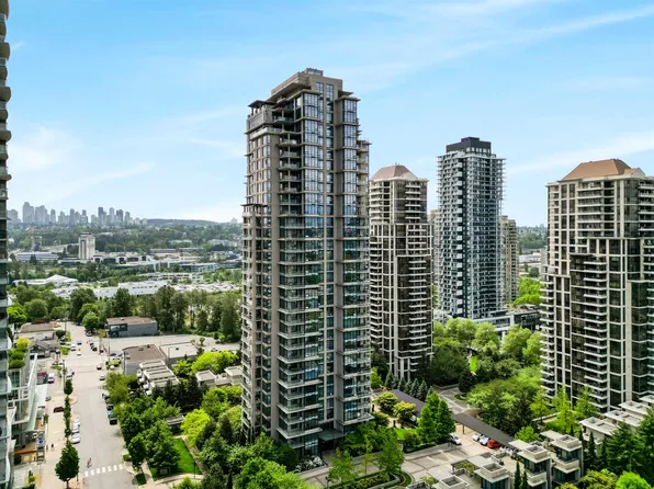 2077 Rosser Ave #807, Burnaby, BC V5C 0G6