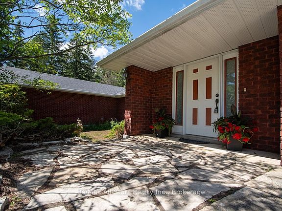 3rd image of 32 Forest Dr
