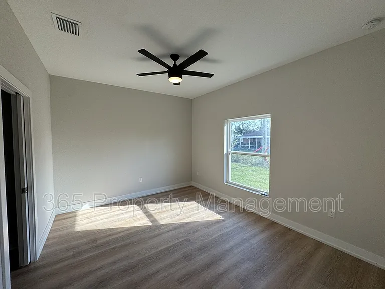 2020 Dorion St — Photo 8
