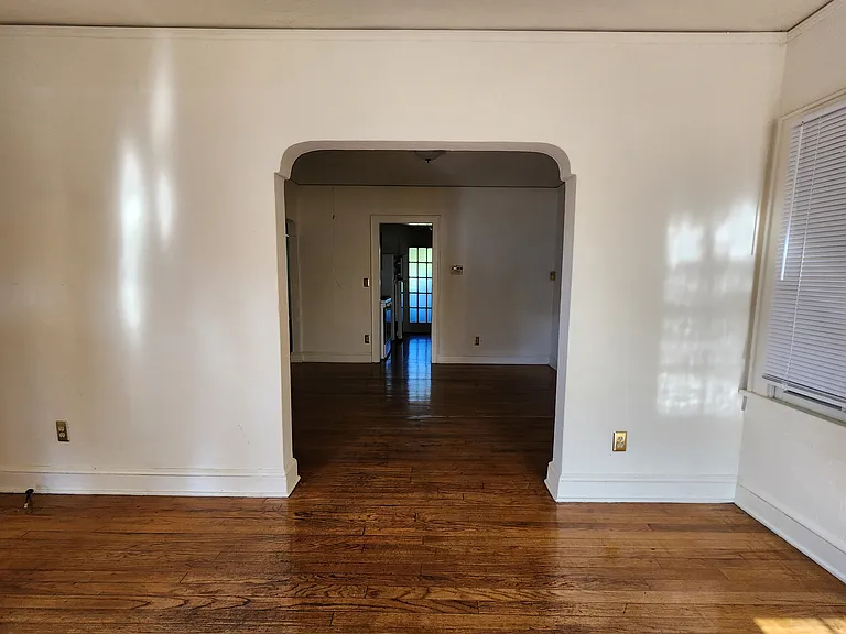 18 NE 10th St — Photo 9