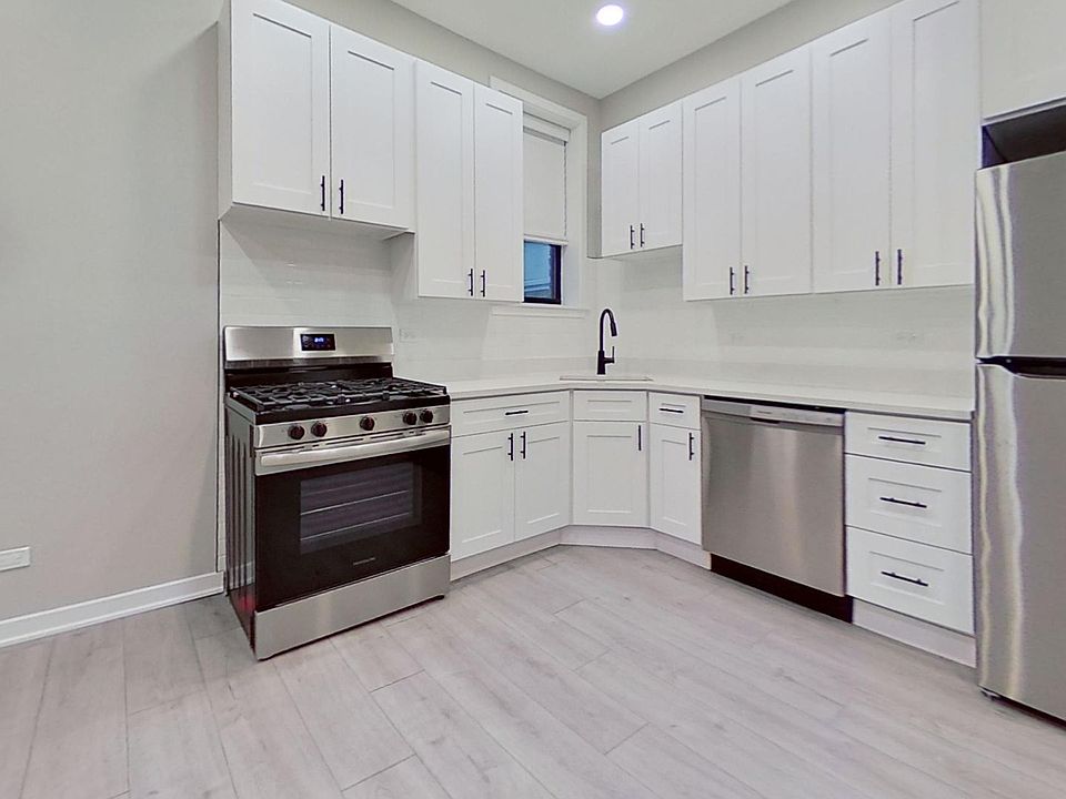1st image of 739 W Briar Pl #1R