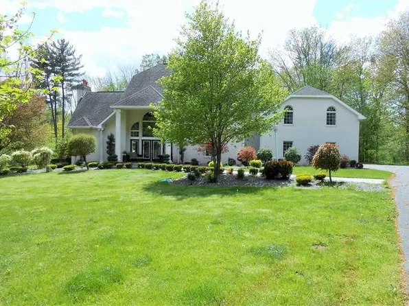 226 Mohawk Dr, New Castle, PA 16105