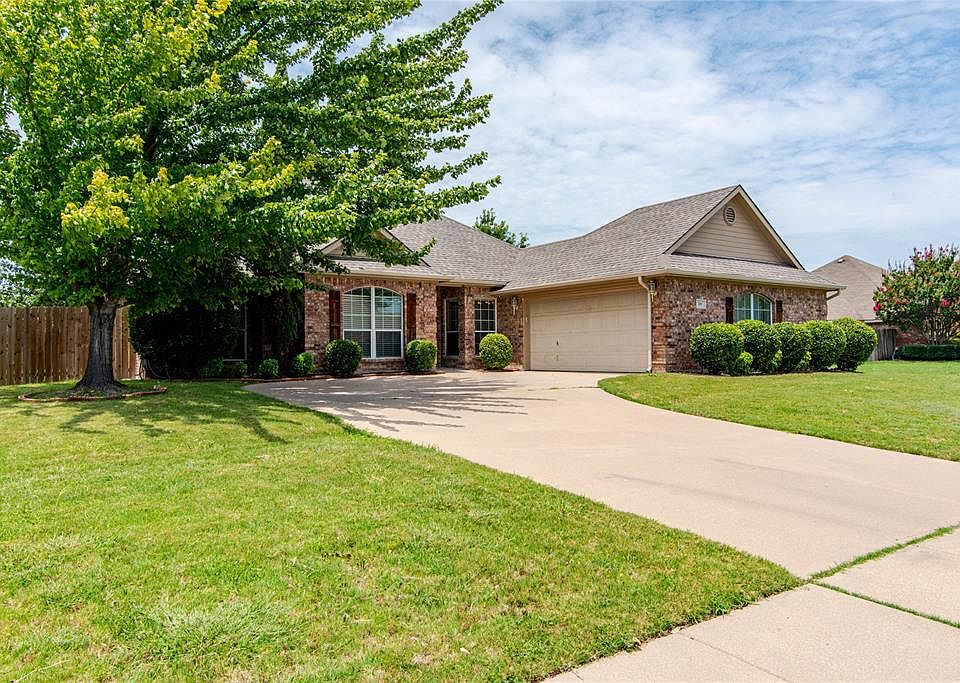 1st image of 709 Branchwood Dr