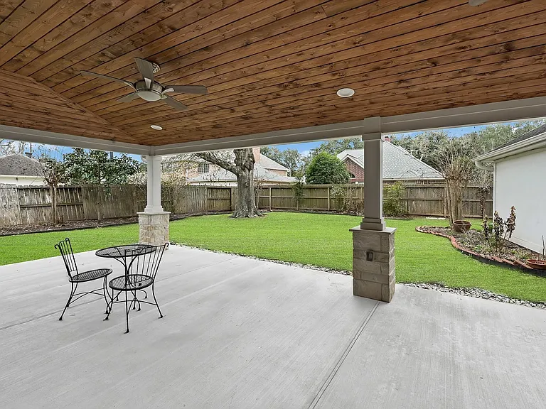 4422 Warwick Dr — Photo 3