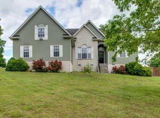 502 Red Fox Dr, Burns, TN 37029