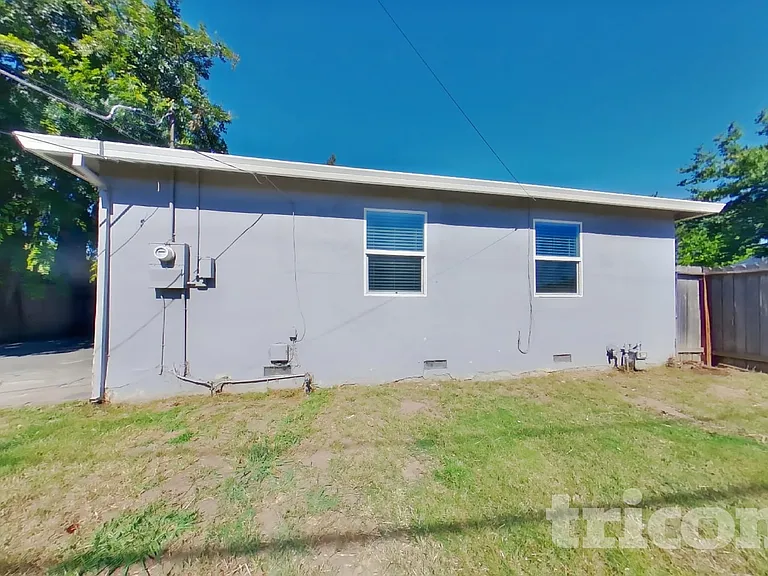 5041 Whittier Dr — Photo 15