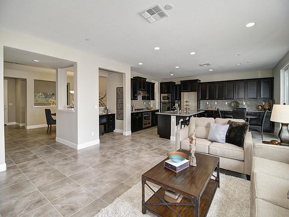 5th image of 2377 Banks Dr