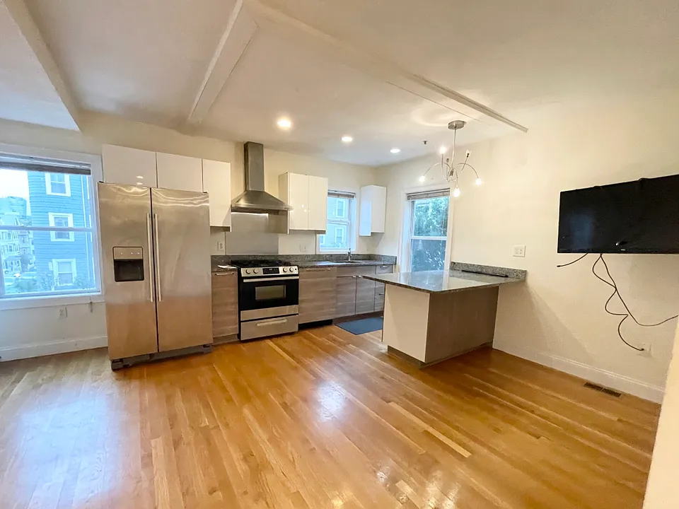 128 Hillside St #1F