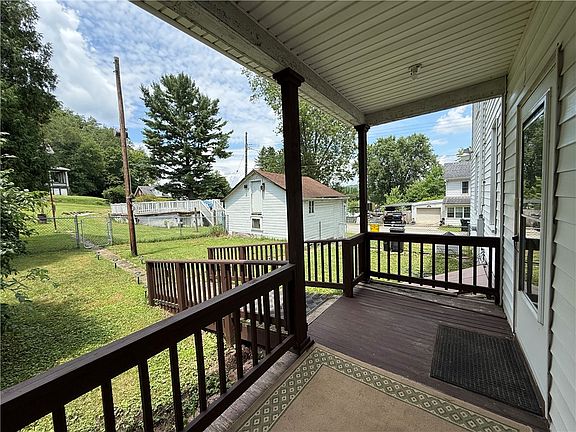 2nd image of 210 Chestnut St