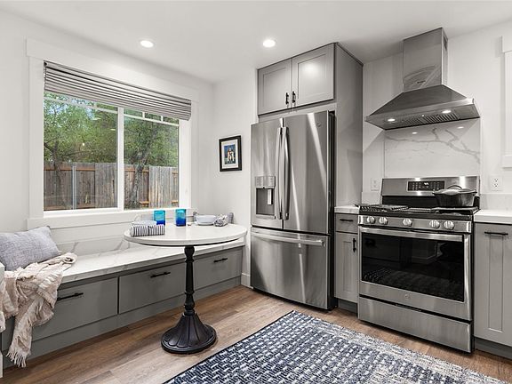 3rd image of 441 Karrow Ave