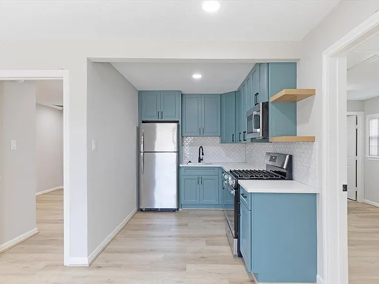 234 W 27th St #3 — Photo 7