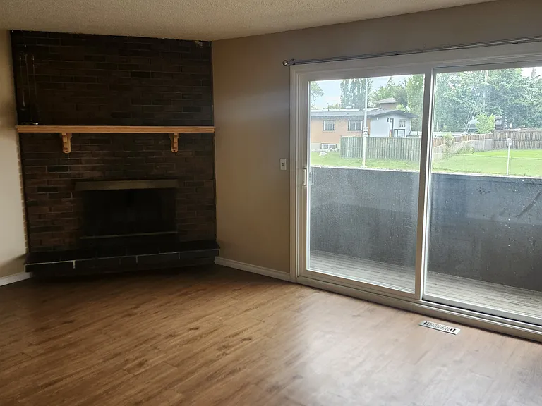 2603 Edmonton Trl NE — Photo 6