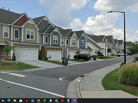 3rd image of 207 Acorn Hollow Pl