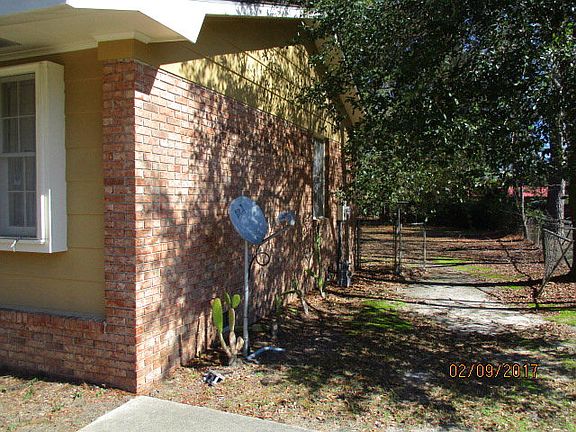 3rd image of 915 Jamestown Dr