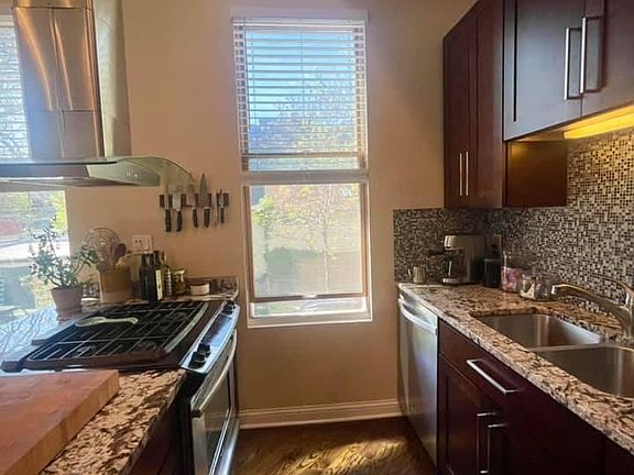 3rd image of 1101 N Winchester Ave #2R