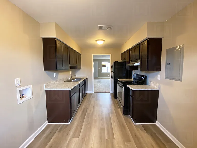 650-688 S Parkell Ave — Photo 6
