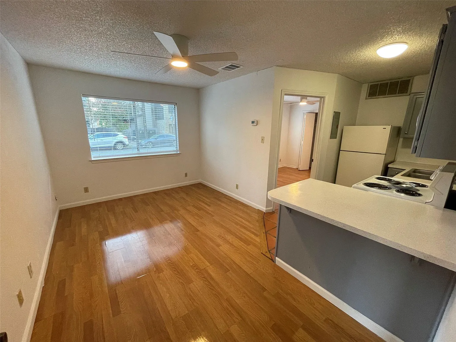 1 bed, 1.0 bath, 500 sqft, $850 — Photo 2