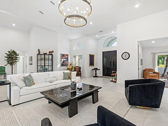 5th image of 7185 Montrico Drive