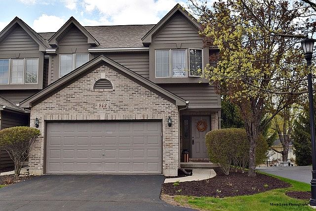 1st image of 942 Ascot Dr