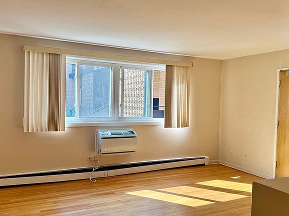 4th image of 1925 Harrison St APT 1J