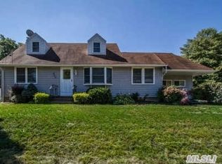 233 N Indiana Ave, Lindenhurst, NY 11757