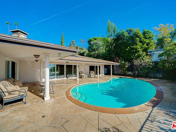 5th image of 641 Robin Glen Dr