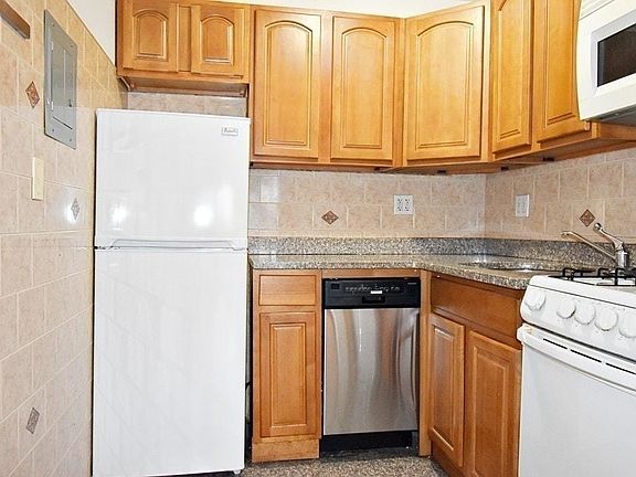 4th image of 441 Graham Ave #4B