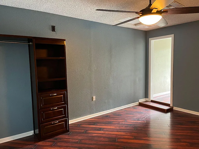 730 Crestview Dr — Photo 6