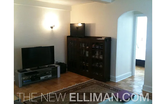 Rented by Douglas Elliman | media 16