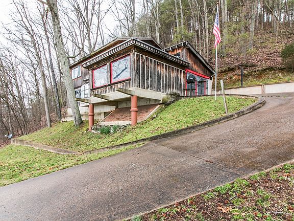 2nd image of 476 Lakefront Dr