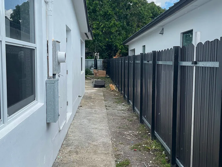 240 NW 59th Ave — Photo 8