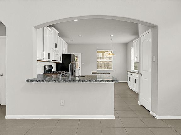 4th image of 5914 Prince Place Dr
