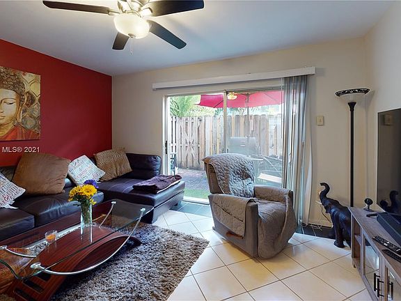4th image of 805 W Oakland Park Blvd APT D12