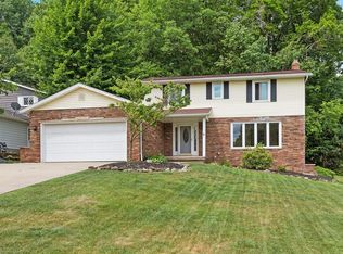 6528 Waxberry Dr, Seven Hills, OH 44131