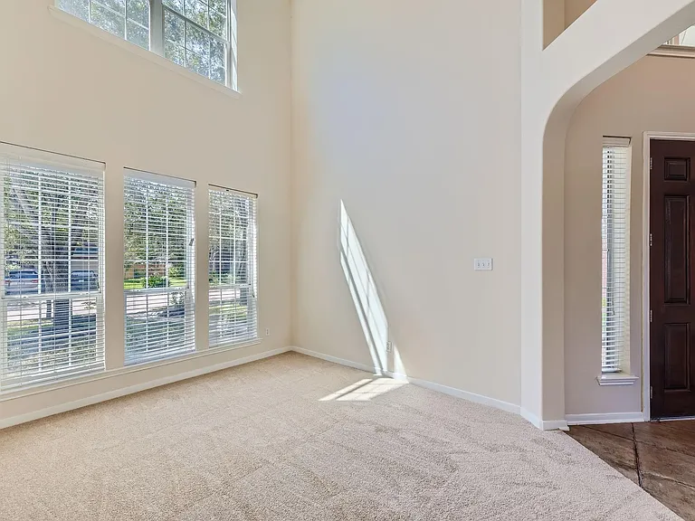 1907 Silver Brook Ln — Photo 5