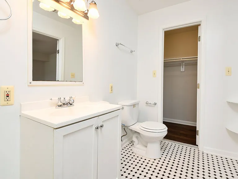 102 Chesterfield Ln #201 — Photo 11