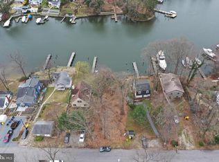 595 Riverside Dr, Pasadena, MD 21122