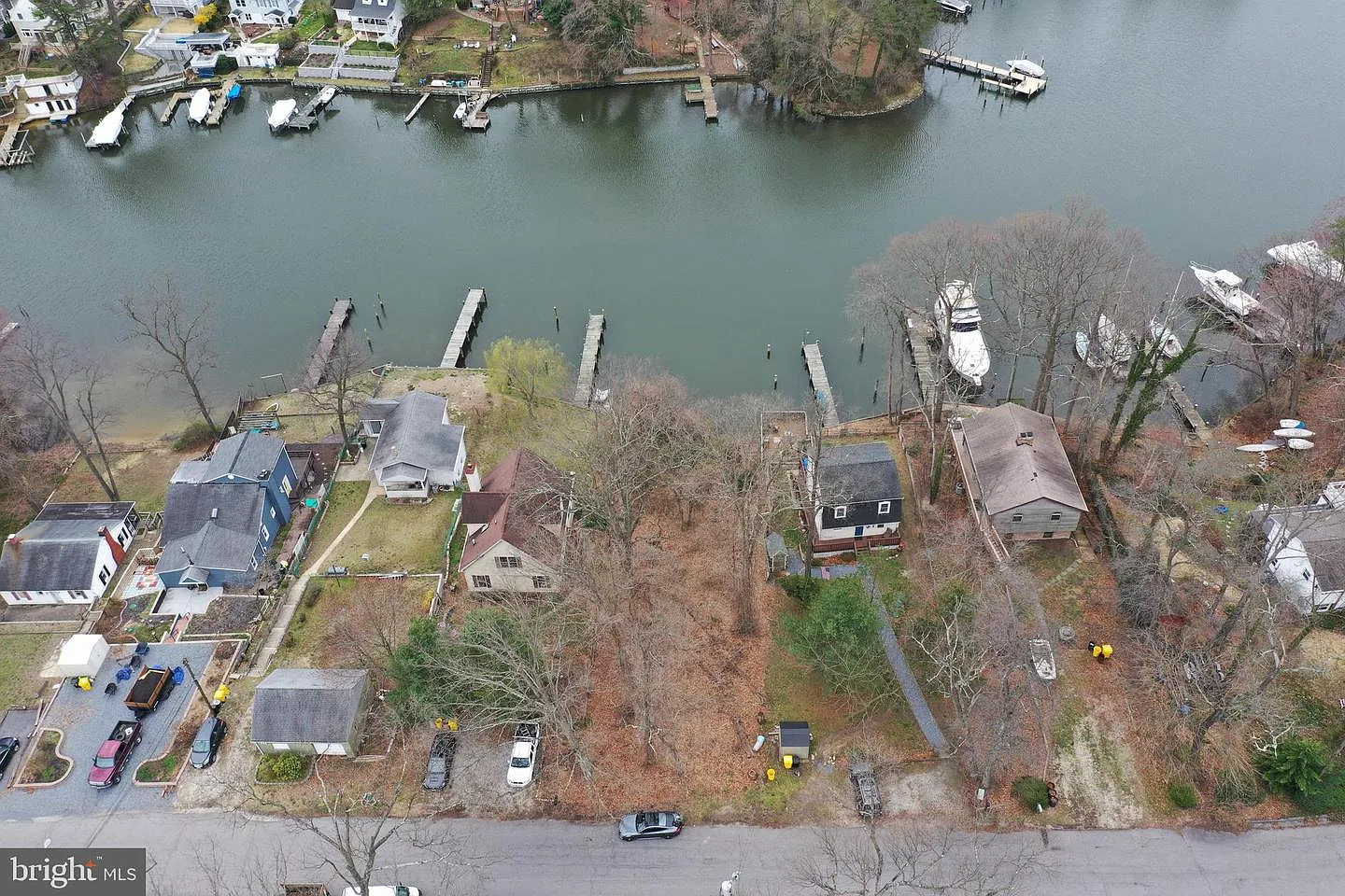 595 Riverside Dr photo 1