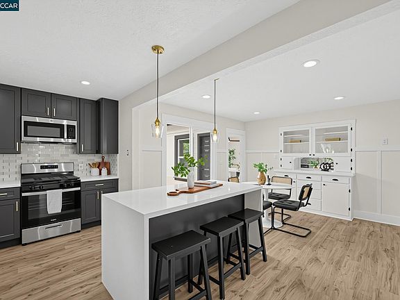 2nd image of 202 Harvest St