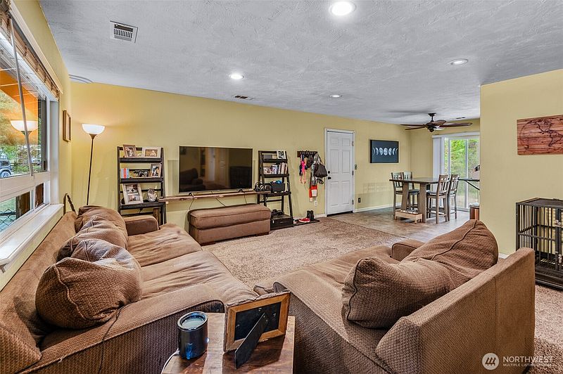 4th image of 20 N Buckhorn Court